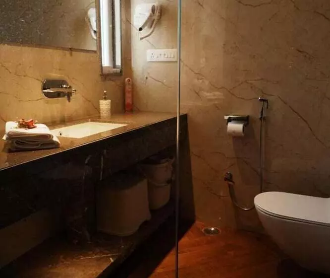 Hotelli Cresent   Near Assi Ghat