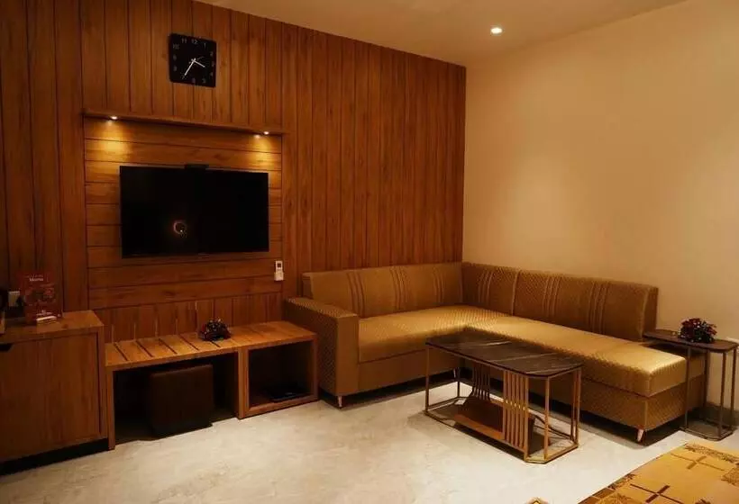 Hotelli Cresent   Near Assi Ghat