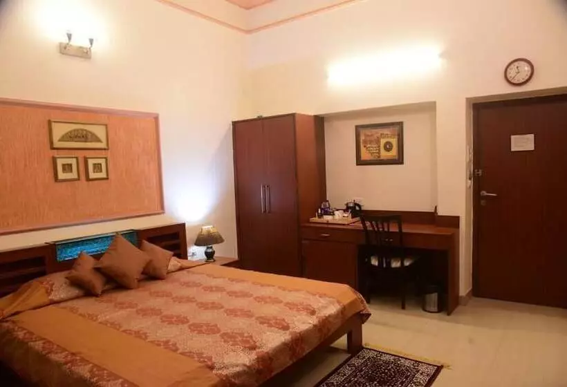 Hotelli Cresent   Near Assi Ghat