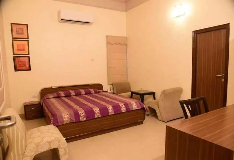 Hotelli Cresent   Near Assi Ghat