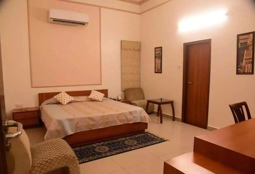 Hotelli Cresent   Near Assi Ghat