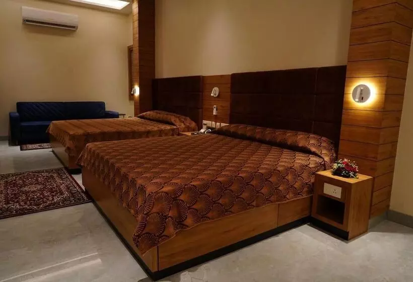 Hotelli Cresent   Near Assi Ghat