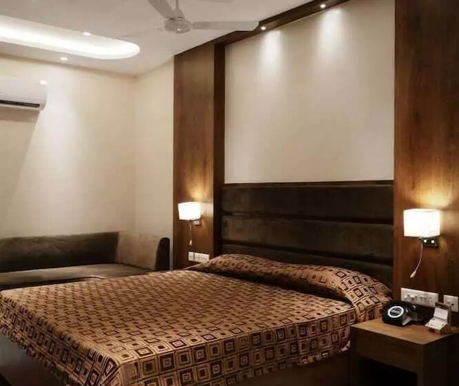 Hotelli Cresent   Near Assi Ghat