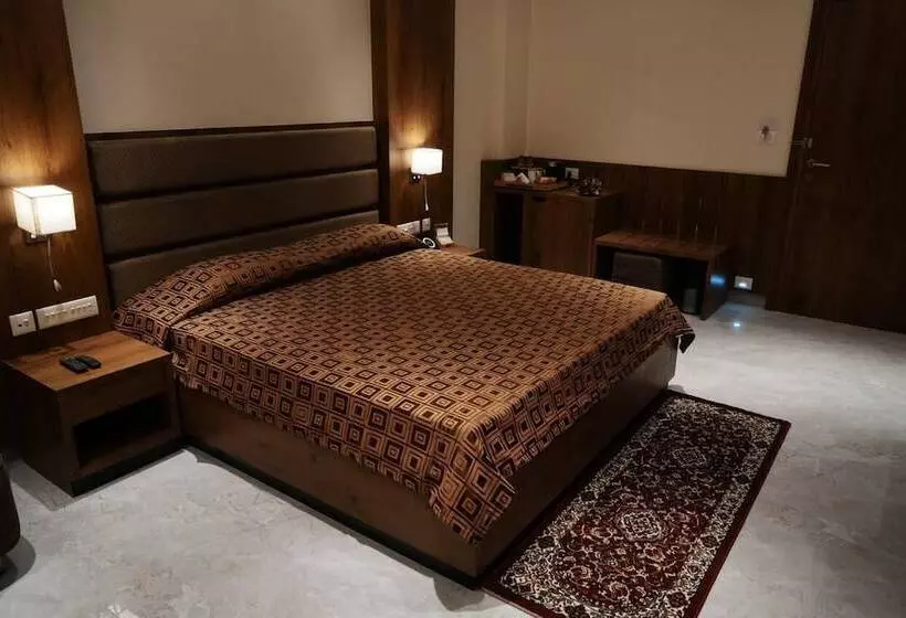 Hotelli Cresent   Near Assi Ghat