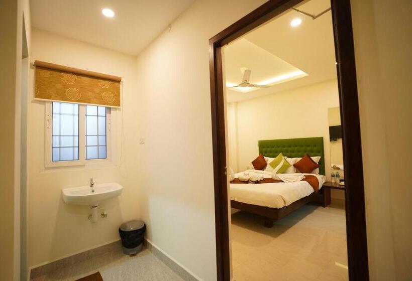 Отель Saara Inn