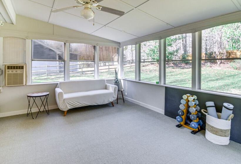 Lovely Charlotte Home W/ Yard: 9 Mi To Uptown!