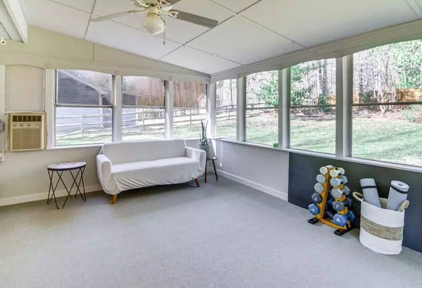 Lovely Charlotte Home W/ Yard: 9 Mi To Uptown!