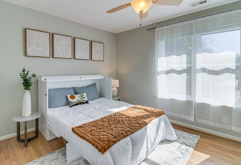 Lovely Charlotte Home W/ Yard: 9 Mi To Uptown!