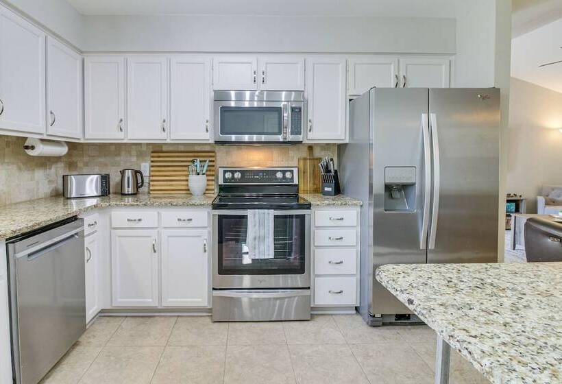 Lovely Charlotte Home W/ Yard: 9 Mi To Uptown!