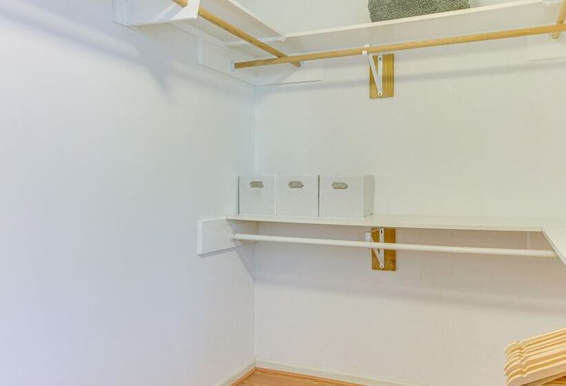 Lovely Charlotte Home W/ Yard: 9 Mi To Uptown!