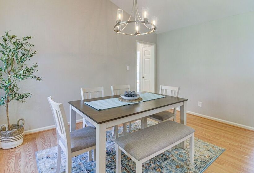 Lovely Charlotte Home W/ Yard: 9 Mi To Uptown!