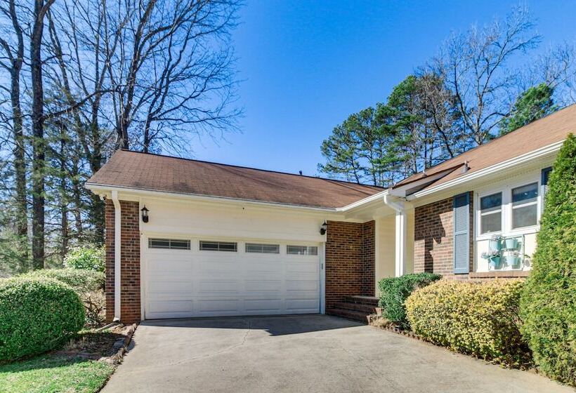Lovely Charlotte Home W/ Yard: 9 Mi To Uptown!