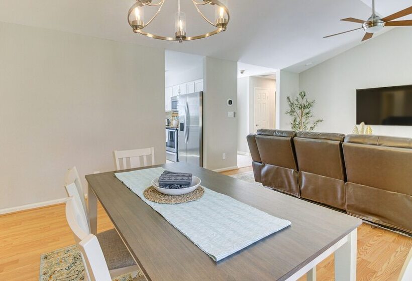 Lovely Charlotte Home W/ Yard: 9 Mi To Uptown!