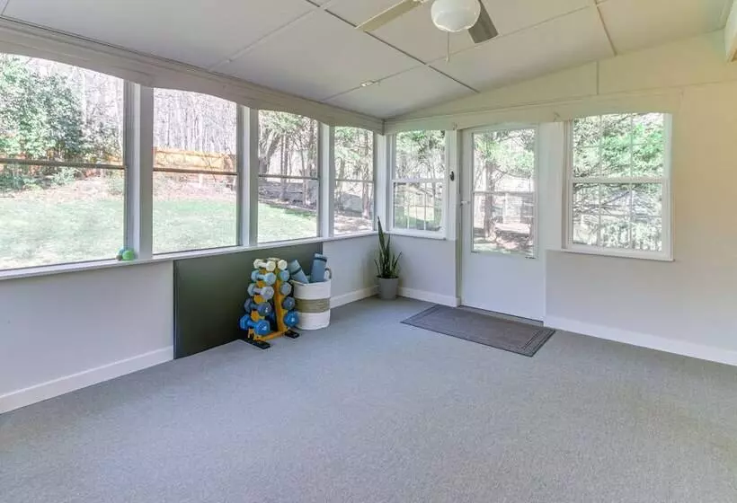 Lovely Charlotte Home W/ Yard: 9 Mi To Uptown!