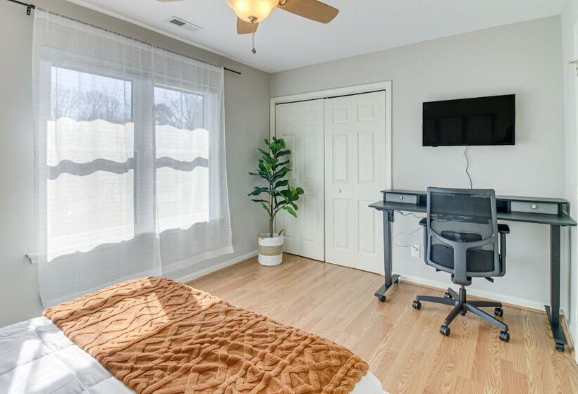 Lovely Charlotte Home W/ Yard: 9 Mi To Uptown!