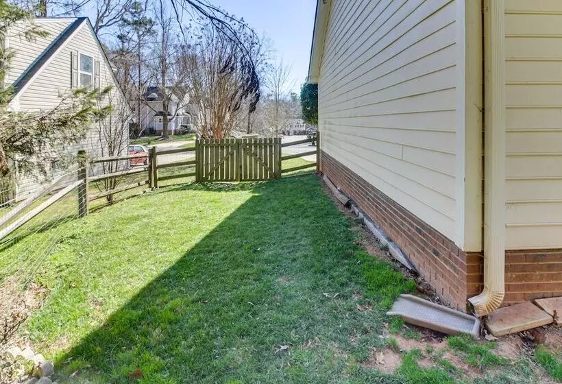 Lovely Charlotte Home W/ Yard: 9 Mi To Uptown!
