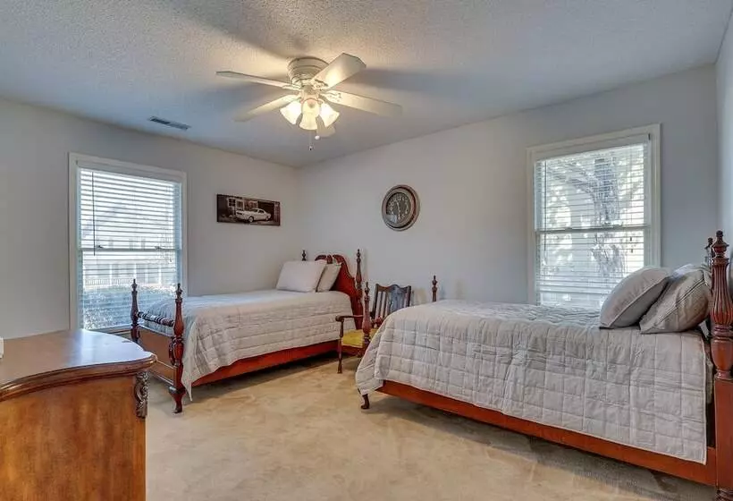 Lovely Decatur Home W/ Yard ~ 6 Mi To Town!