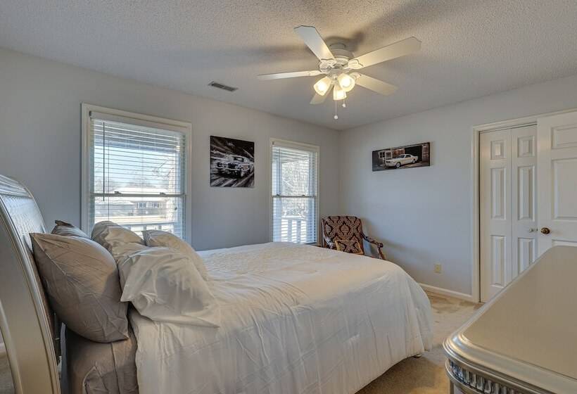 Lovely Decatur Home W/ Yard ~ 6 Mi To Town!