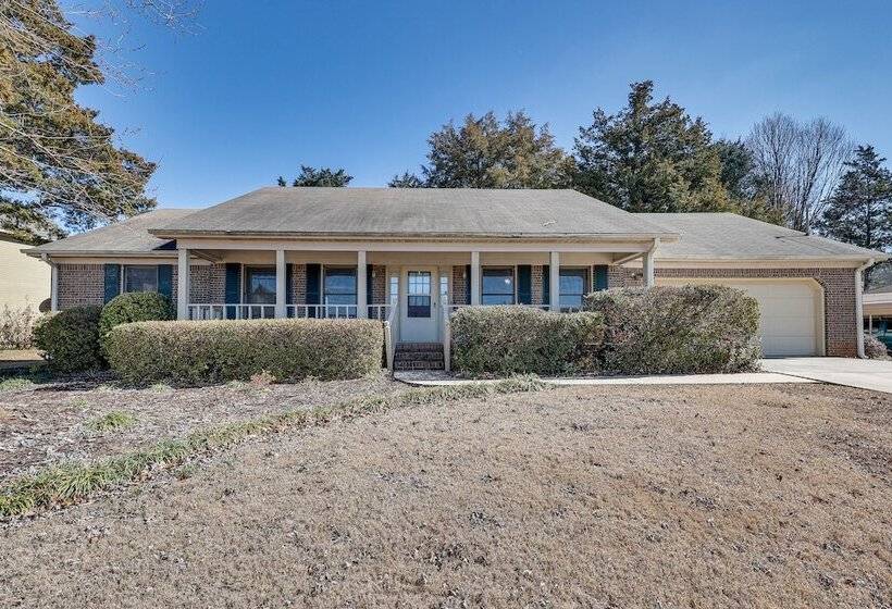 Lovely Decatur Home W/ Yard ~ 6 Mi To Town!