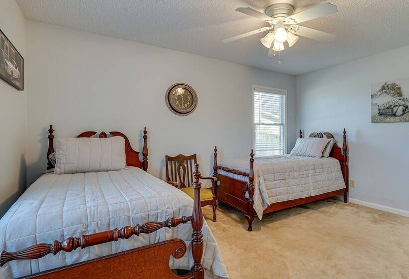 Lovely Decatur Home W/ Yard ~ 6 Mi To Town!