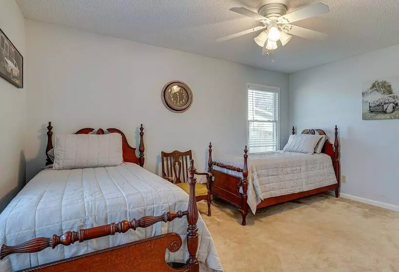 Lovely Decatur Home W/ Yard ~ 6 Mi To Town!