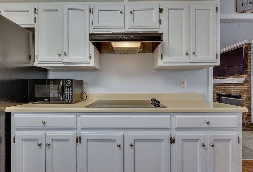 Lovely Decatur Home W/ Yard ~ 6 Mi To Town!