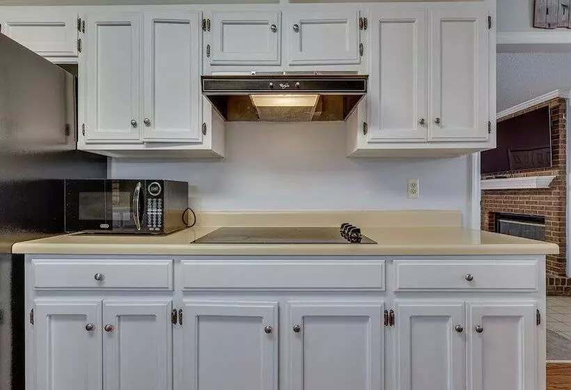 Lovely Decatur Home W/ Yard ~ 6 Mi To Town!