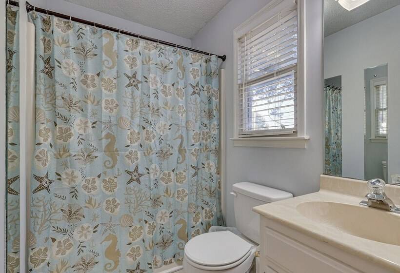 Lovely Decatur Home W/ Yard ~ 6 Mi To Town!