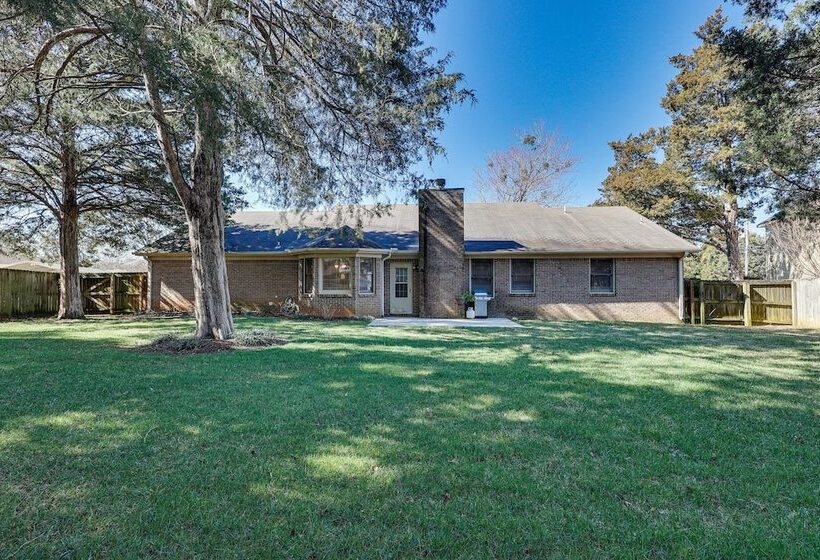 Lovely Decatur Home W/ Yard ~ 6 Mi To Town!