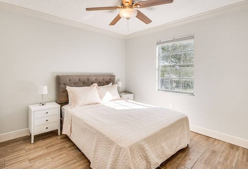 4 Mi To Busch Gardens: Lovely Tampa Home!