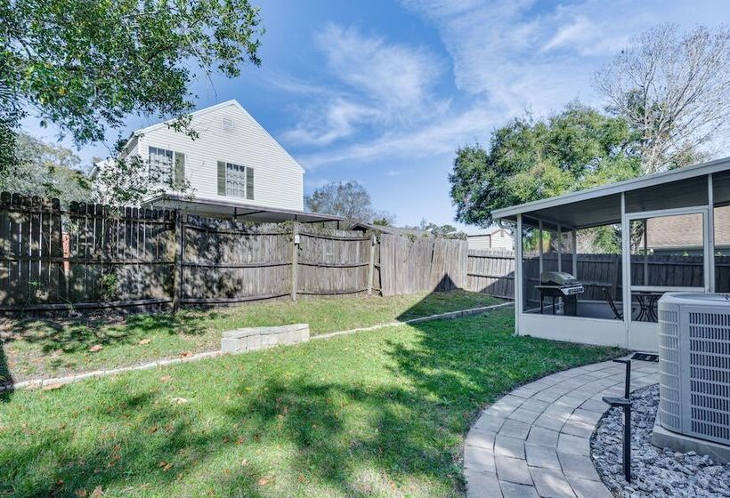 4 Mi To Busch Gardens: Lovely Tampa Home!