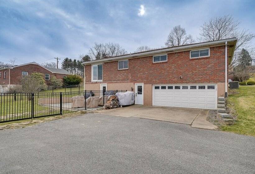 Lovely Valencia Home W/ Yard & Private Pool!