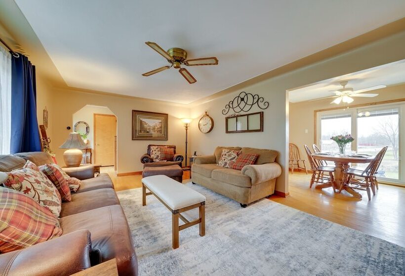 Lovely Valencia Home W/ Yard & Private Pool!