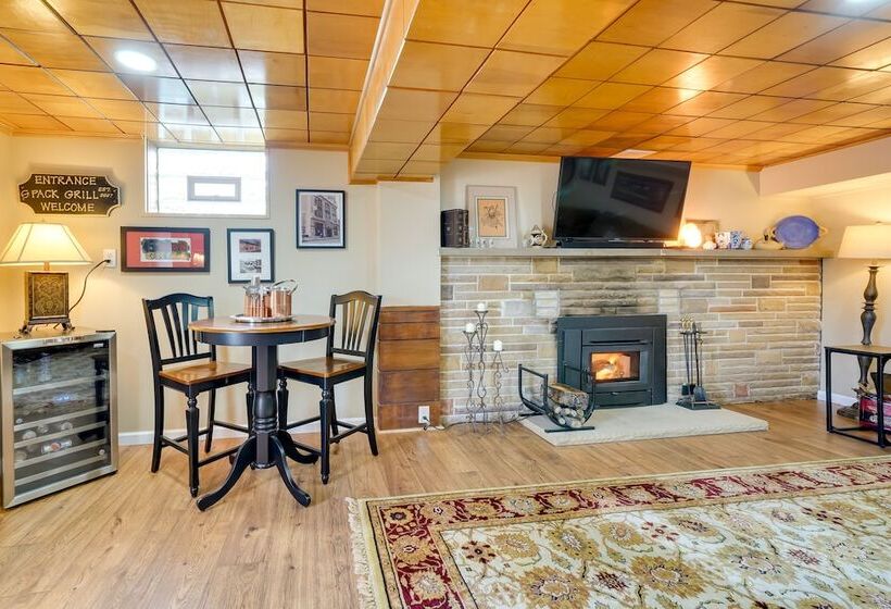 Lovely Valencia Home W/ Yard & Private Pool!