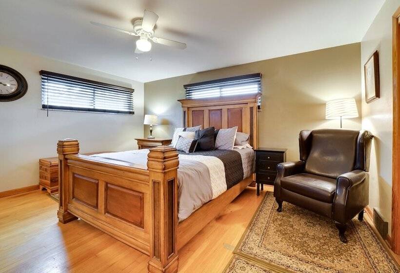 Lovely Valencia Home W/ Yard & Private Pool!