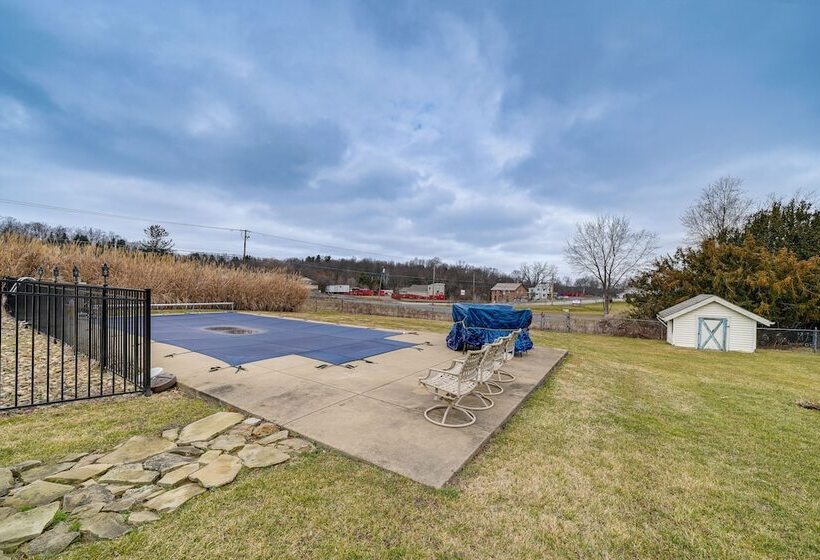 Lovely Valencia Home W/ Yard & Private Pool!