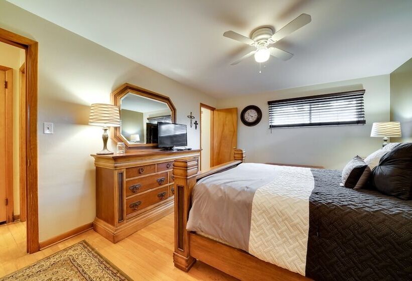 Lovely Valencia Home W/ Yard & Private Pool!