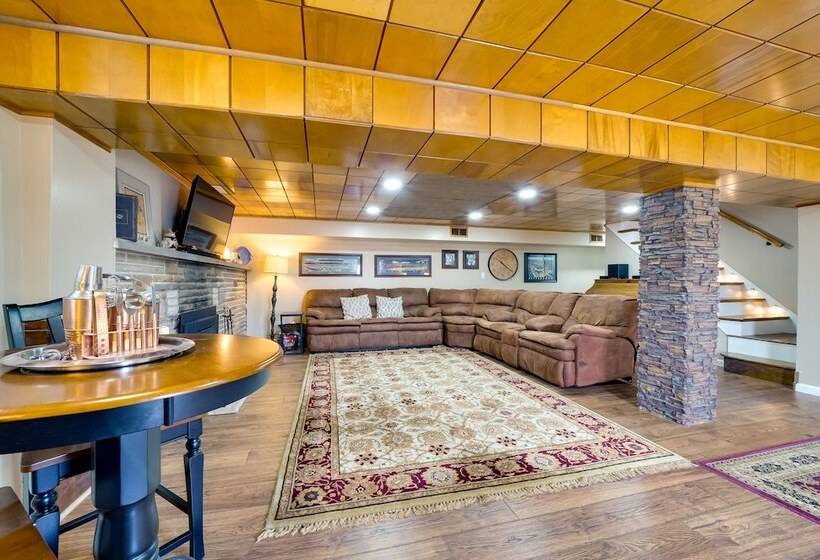 Lovely Valencia Home W/ Yard & Private Pool!