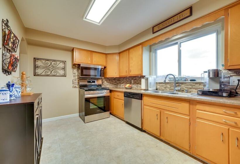 Lovely Valencia Home W/ Yard & Private Pool!