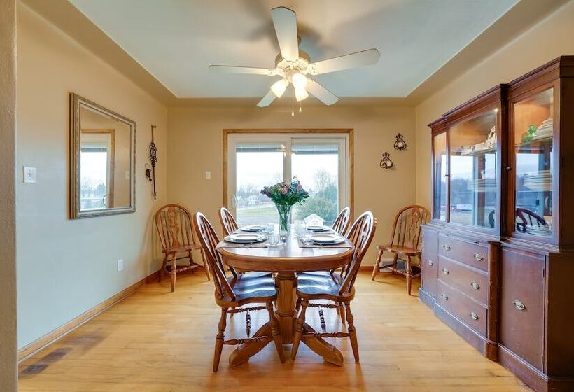 Lovely Valencia Home W/ Yard & Private Pool!