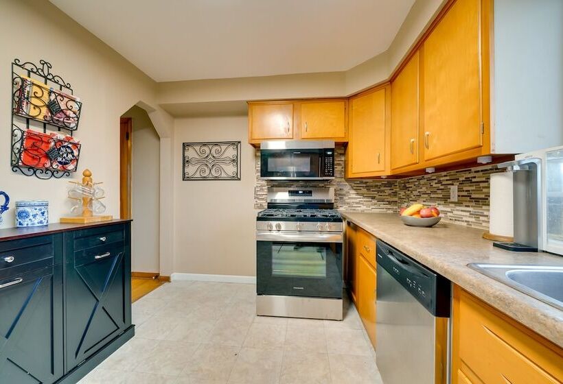 Lovely Valencia Home W/ Yard & Private Pool!