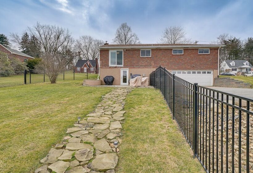 Lovely Valencia Home W/ Yard & Private Pool!