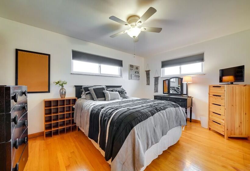 Lovely Valencia Home W/ Yard & Private Pool!