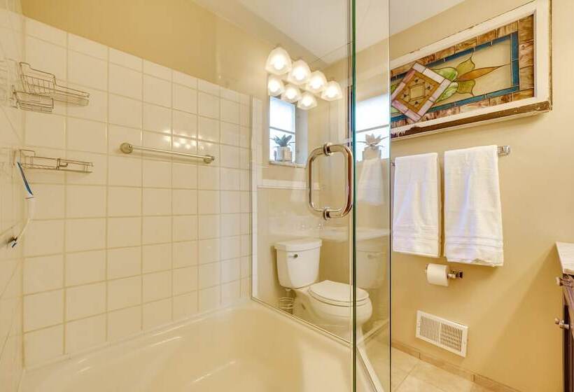 Lovely Valencia Home W/ Yard & Private Pool!