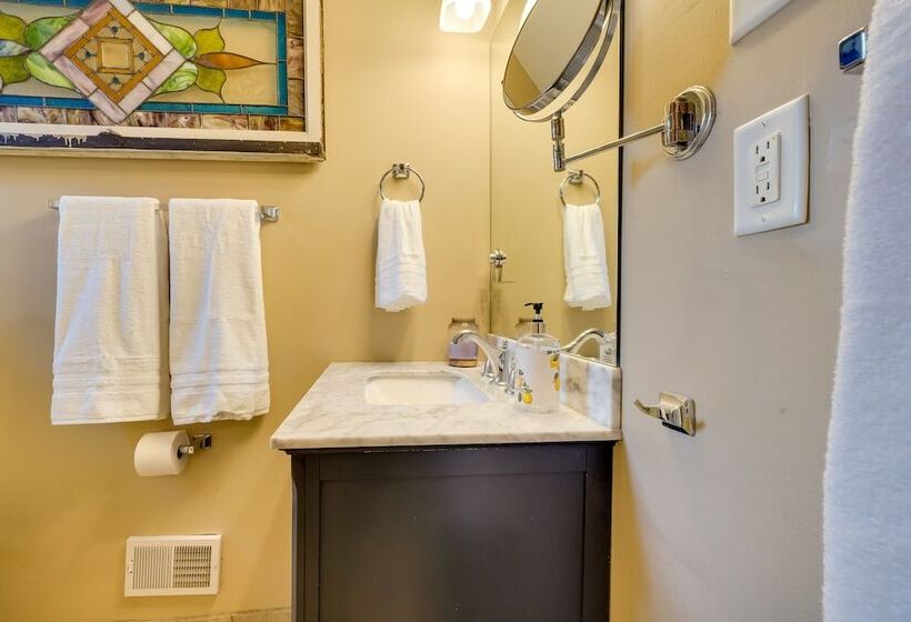 Lovely Valencia Home W/ Yard & Private Pool!