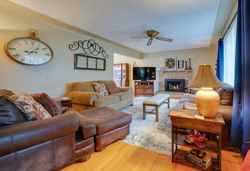 Lovely Valencia Home W/ Yard & Private Pool!