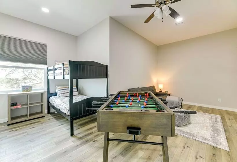 Modern Rockport Home: 6 Mi To Beach!