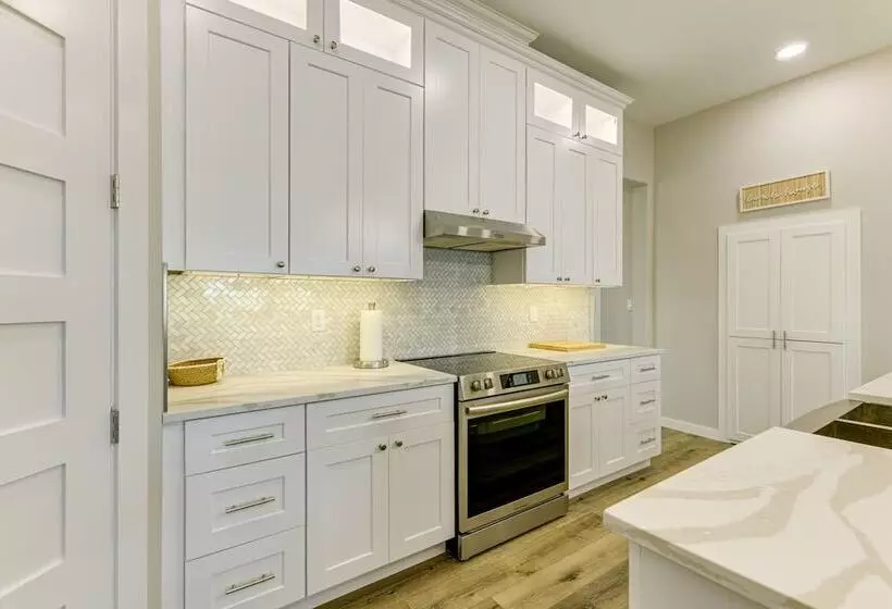 Modern Rockport Home: 6 Mi To Beach!