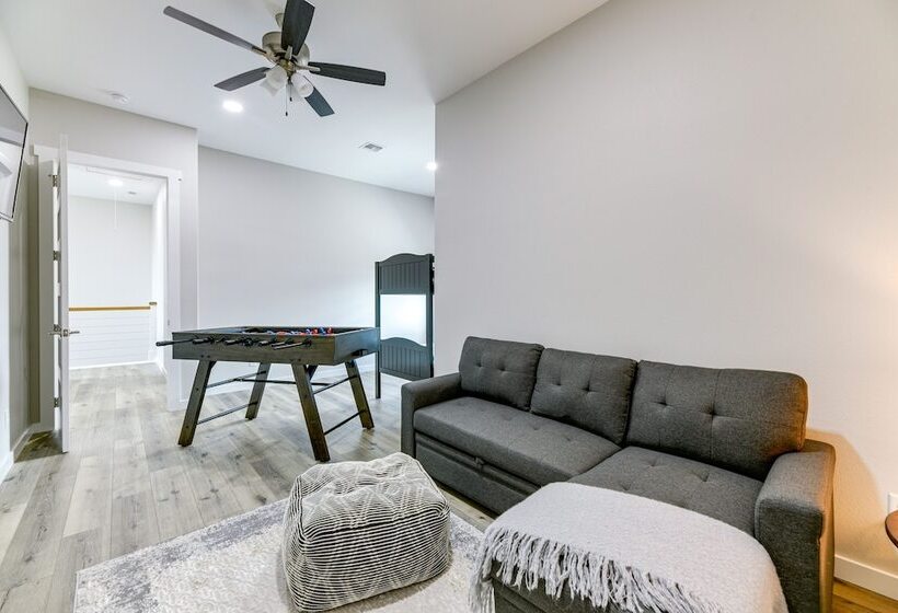 Modern Rockport Home: 6 Mi To Beach!