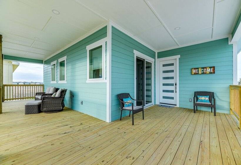 Modern Rockport Home: 6 Mi To Beach!